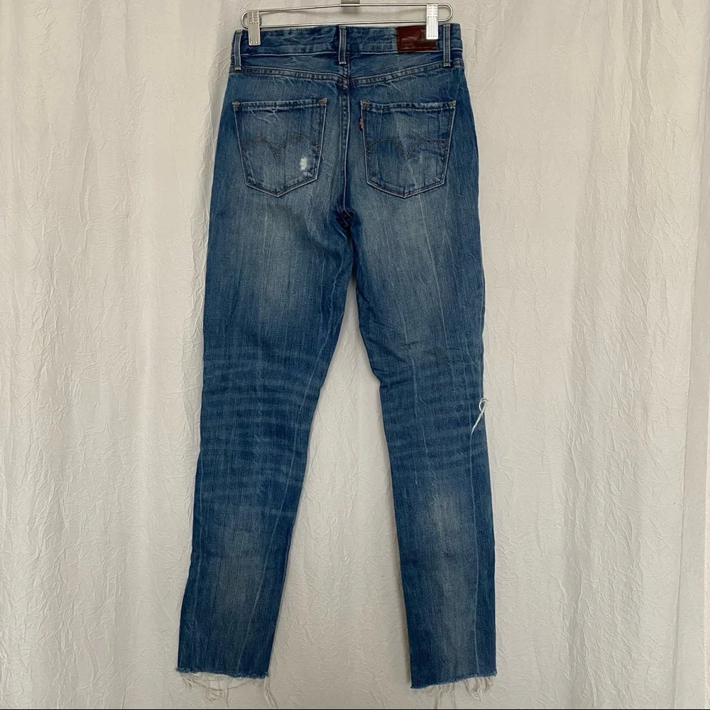 Levi’s High Rise Jeans - Picture 2 of 3